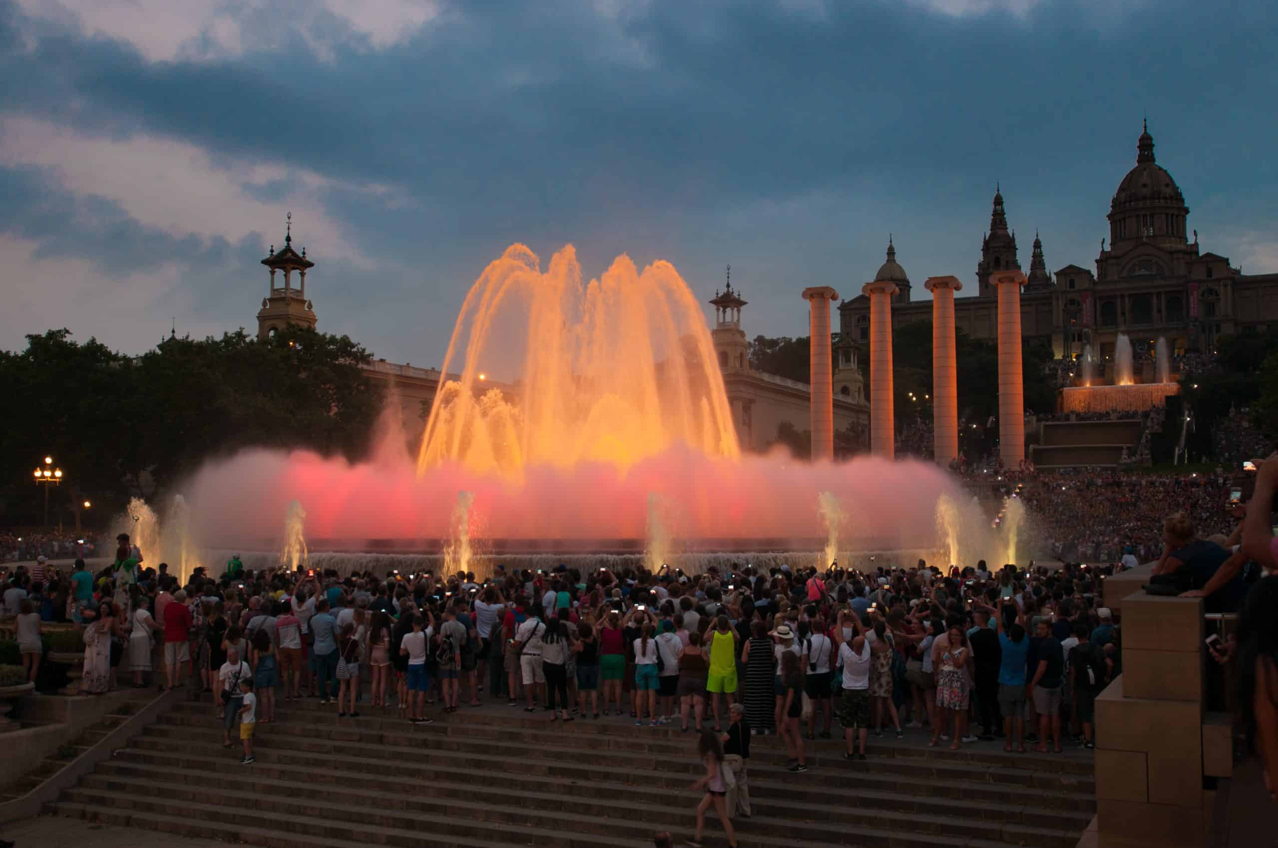 the magical fountain plaça d'Espanya barcelona