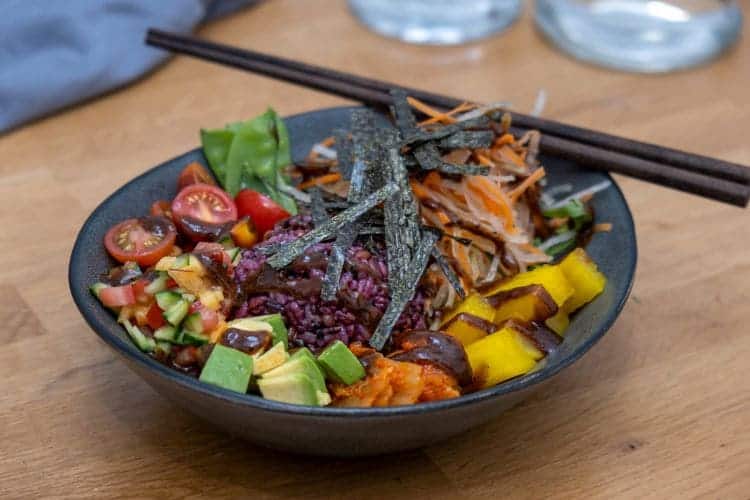 Plant-based salad Roots and Rolls Barcelona